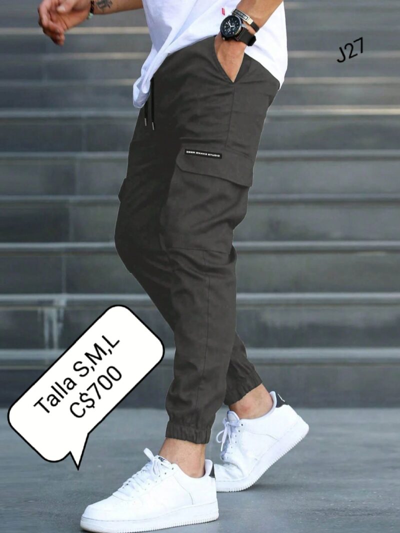 Jogger color gris con letras dear
