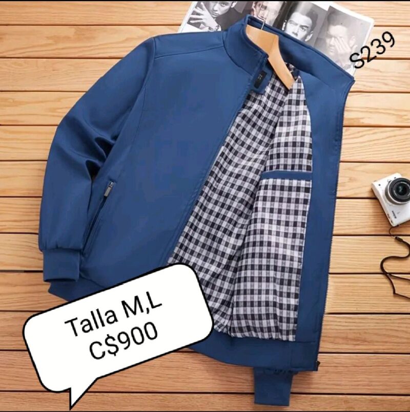 Chaqueta azul con forro de cuadros
