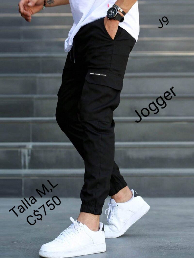 Jogger negro borde letra blanca