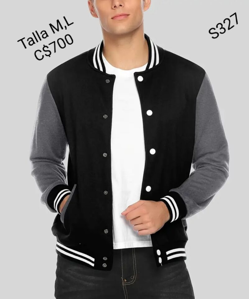 Chaqueta gris con capucha negra