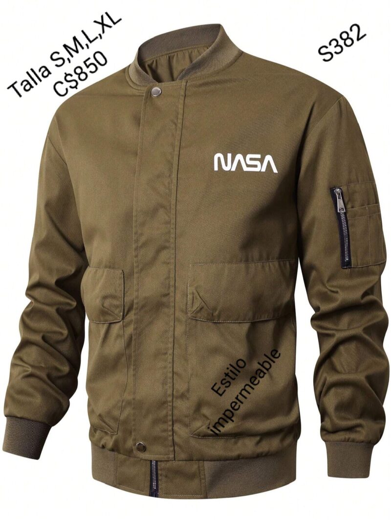 Chaqueta color café oscuro con estampado de NASA con doble bolsa frontal
