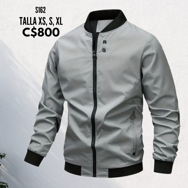 Chaqueta color gris estilo impermeable.--S162