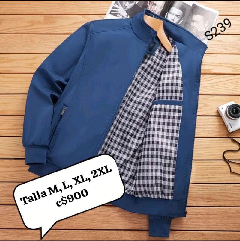 Chaqueta azul con forro de cuadros