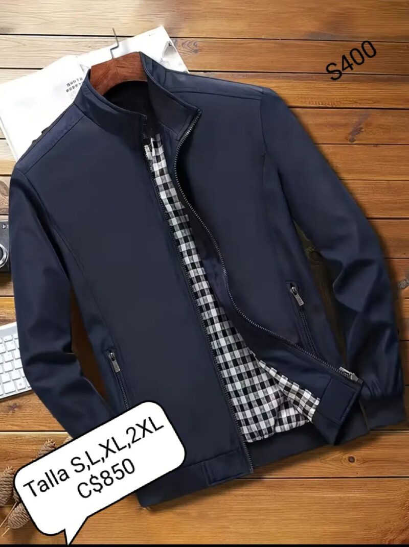 Chaqueta azul con forro de cuadros
