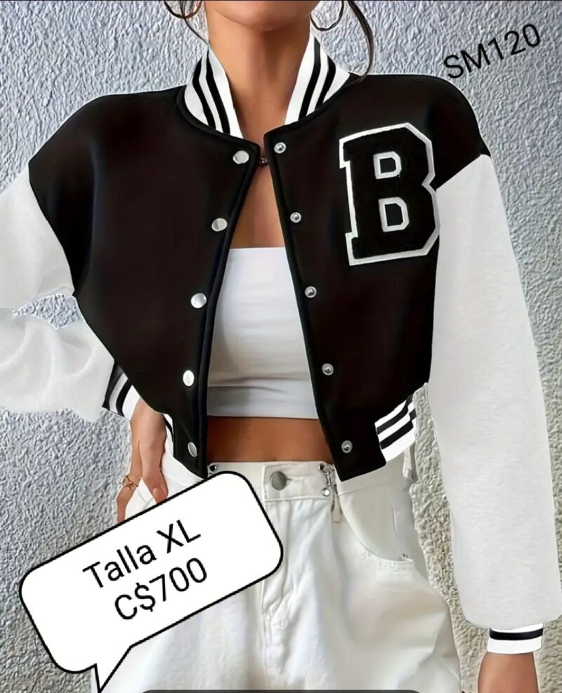 Chaqueta color negra de mangas blancas con estampado de serigrafía letra B